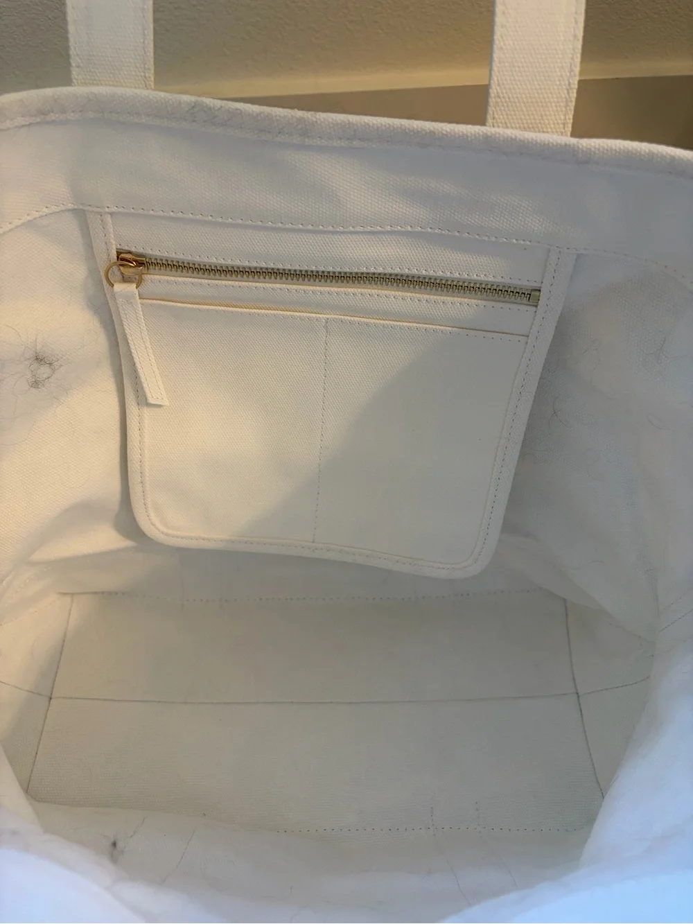 Vineyard Vines Blue Coastal Scene Canvas Tote with White Trim - Picture 6 of 7
